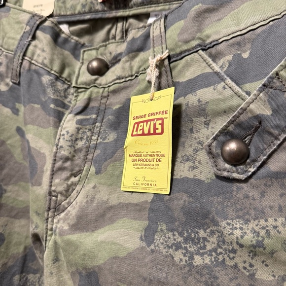 NWT Vintage Levi’s Camo Cargo Capri Pants Y2K Utility 2006 Size 9 - Picture 4 of 8